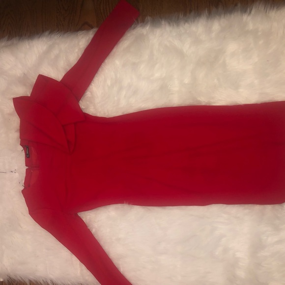 Pretty red dress - Picture 3 of 3